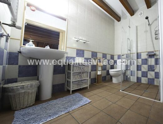 Baño de habitación accesible en agroturismo