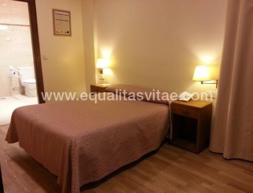 Habitación accesible con cama de matrimonio