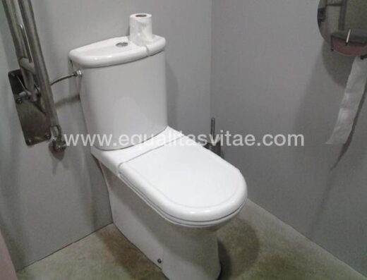 Baño accesible en Bodegas Cvne