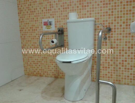 Baño adaptado en zonas comunes