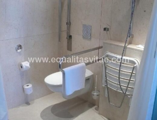 Baño adaptado de la habitación
