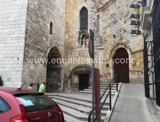 Rampa exterior de acceso al edificio