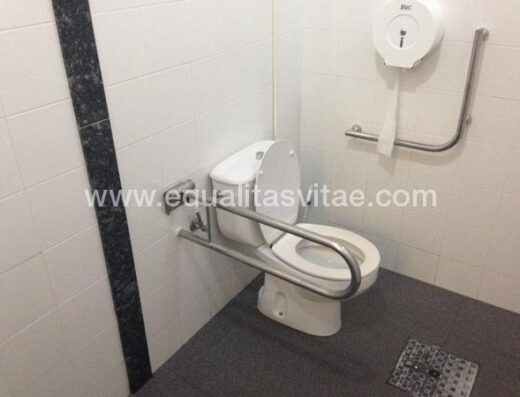 Baño adaptado en Bar Rte. Nautic