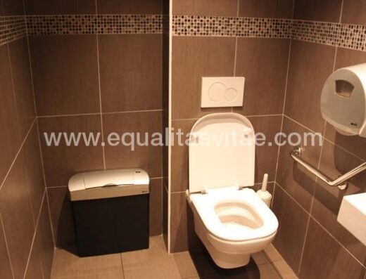 Baño accesible en Cafe de la Poste