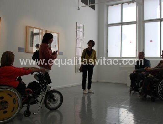 Salas de exposiciones accesibles para sillas de ruedas