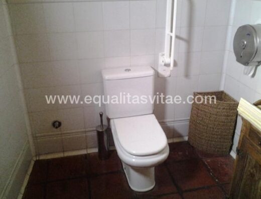 Baño accesible en restaurante Vieja Bodega