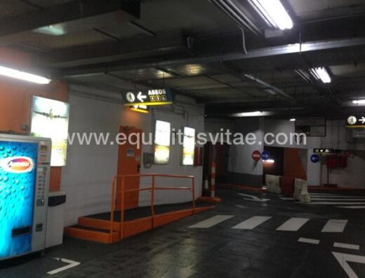 Rampa de acceso a aseos accesibles