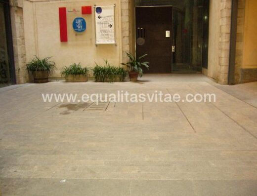 Entrada accesible para silla de ruedas