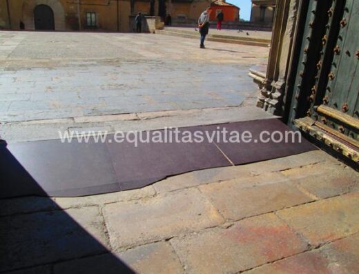 Rampas de acceso en la catedral
