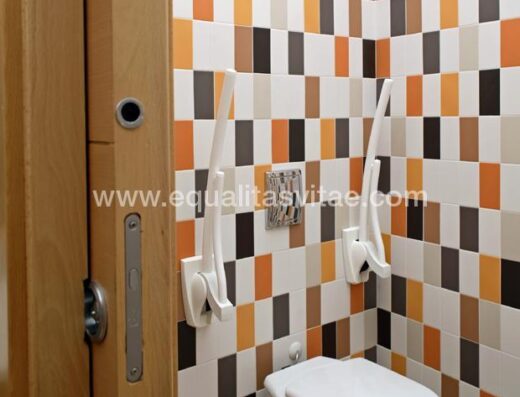 Baño accesible para personas con discapacidad
