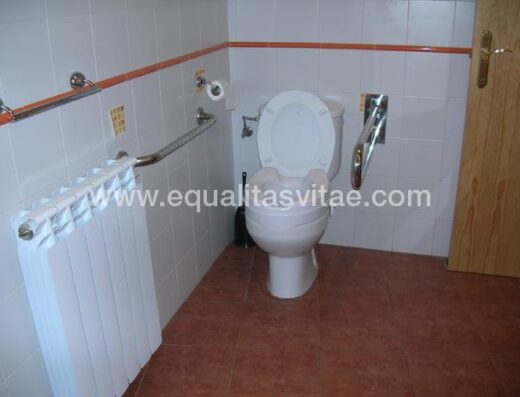 Baño adaptado para discapacitados
