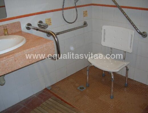 Ducha adaptada para discapacitados