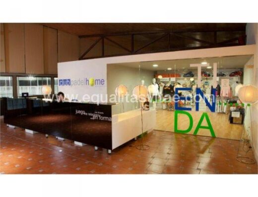 Zona de recepción y tienda