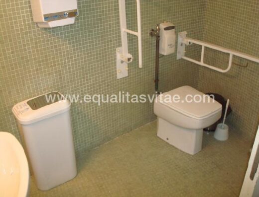 Aseo accesible en Casa de las Conchas.
