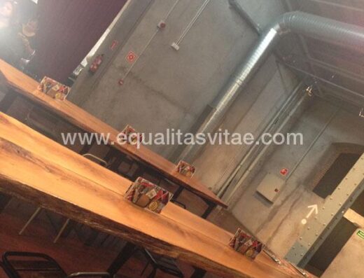 Mesas altas en zona bar