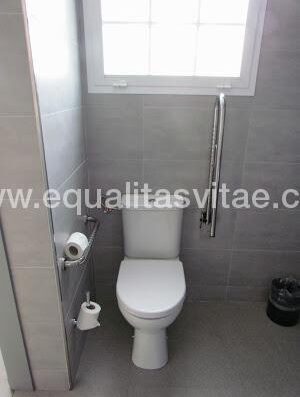 Baño accesible en habitación dispacidad