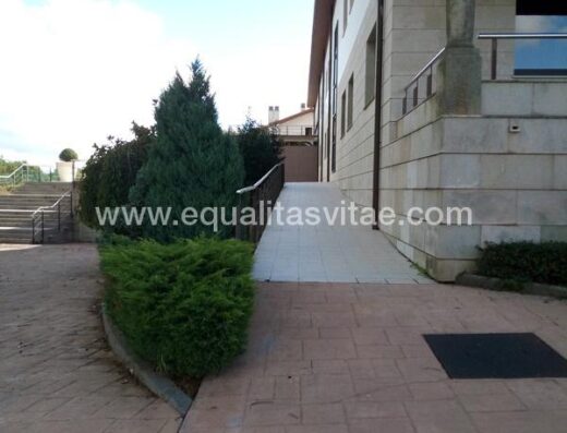 Rampa de acceso al hotel
