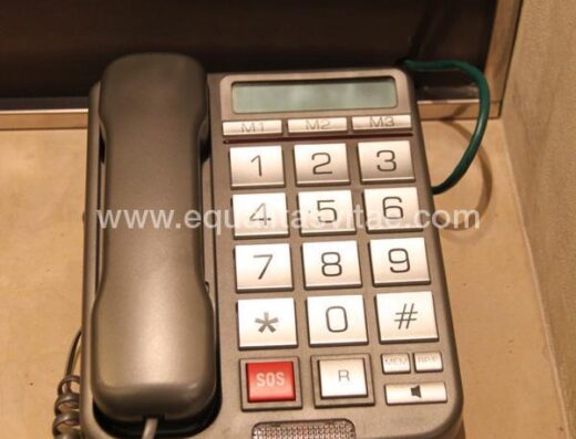 Teléfono con teclas grandes y contraste cromático