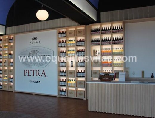 zona de enoteca en Bodegas Petra