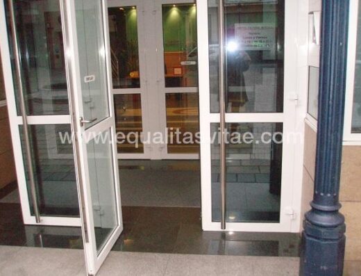 Entrada al Centro Cultural Ibercaja en Logroño.