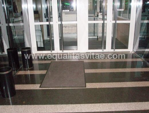 Entrada al Centro Cultural Ibercaja en Logroño.