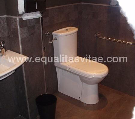 Baño accesible Taberna Herrerías, Logroño.