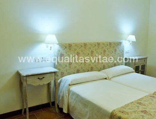 Habitación accesible casa La huerta de los nogales, Herrera del duque. Foto www.lahuertadelosnogales.com
