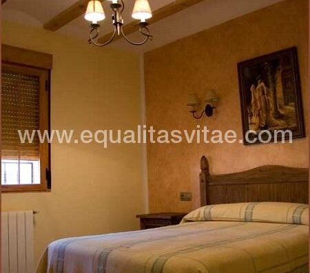 Dormitorio accesible del apartamento Casa Inocente en Jaén.