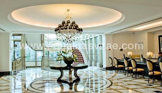 Recepción accesible del Hotel InterContinental Porto Palacio das Cardosas, Oporto. Imagen tomada de http://bit.ly/2lX9VZz