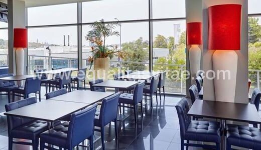 Restaurante del Hotel Holiday Inn Express Lisbon - Alfragide en Carnaxide, Portugal. Imagen tomada de /www.ihg.com/holidayinnexpress/hotels