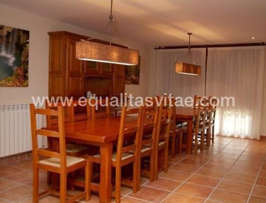 Comedor accesible casa rural en Navarra.