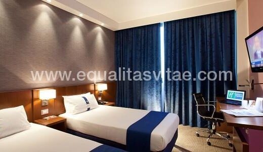 Habitación accesible. Holiday inn Express Reggia Emilia en Italia. Imagen tomada de https://www.ihg.com/holidayinnexpress/hotels