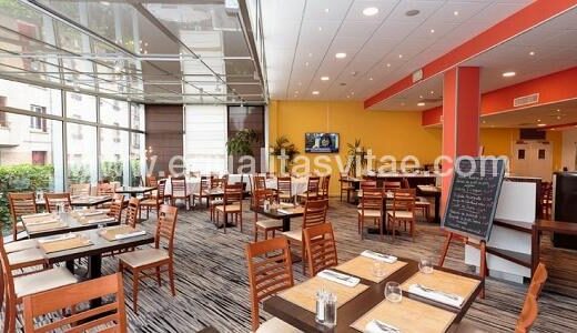 Restaurante del hotel Holiday Inn Clermont - Ferrand Centre.Imagen tomada de https://www.ihg.com