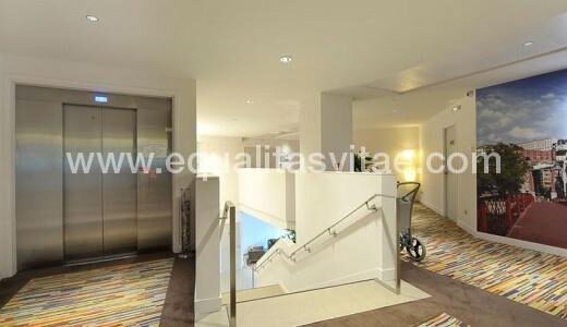 Itinerario accesible a través de ascensor, hotel Holiday Inn Lyonl, imagen tomada de https://www.ihg.com