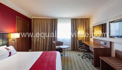 Habitación accesible del hotel Holiday Inn Paris - Marne la Vallée. Imagen tomada de https://www.ihg.com