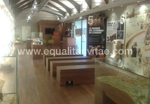 Sala de exposiciones y audiovisual del museo.