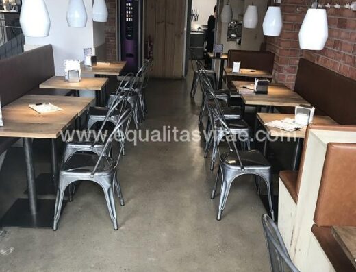 Bar vento, zonas de paso y mesas accesibles.