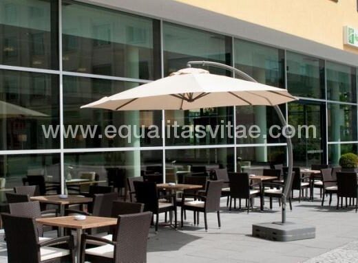 Terraza del hotel Holiday inn Singen. Imagen tomada de www.ihg.com