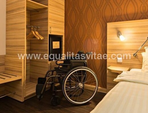 Habitación con grandes espacios. Foto tomada de https://starinnhotels.com/star-inn-hotel-muenchen-schwabing-by-comfort/