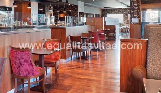 Cafetería,  hotel Crowne Plaza Dublin - Blanchardstown. Imagen tomada de https://www.ihg.com