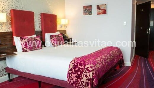 Habitación accesible,  hotel Crowne Plaza Dublin - Blanchardstown. Imagen tomada de https://www.ihg.com