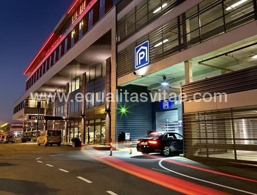 Entrada a parking. Worldhotel Wings. Imagen tomada de http://www.worldhotelwings.com
