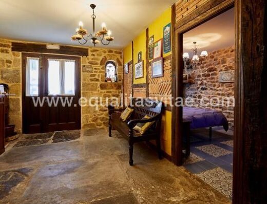 Zona recepción donde se encuentra situada la habitación accesible.