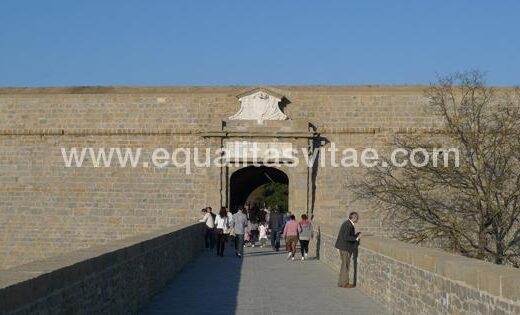 Puerta de la ciudadela. Foto http://www.murallasdepamplona.com