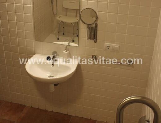 Lavabo sin pie, accesible. Foto tomada de http://www.tentudiarural.es/