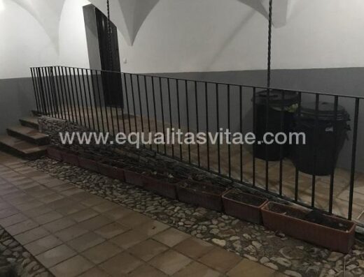 Rampa para accesder a la habitación adaptada.