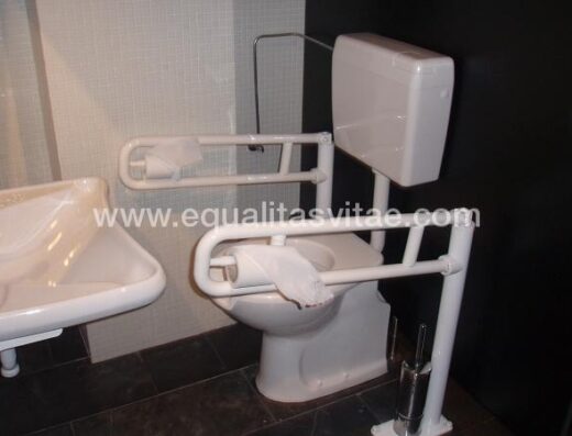 Baño adaptado. Castillo de Loarre.