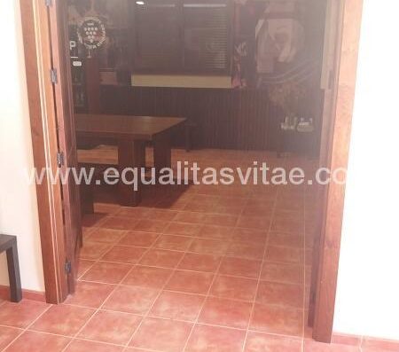 Entrada accesible a sala de catas.