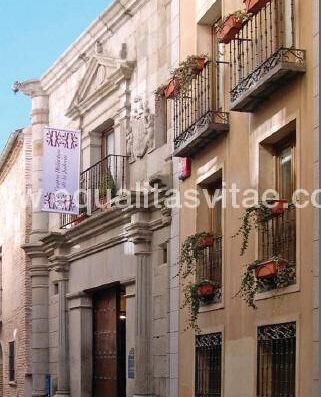 Vista exterior del edificio. Foto http://www.segovia.es