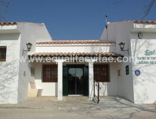 Vista exterior del centro de visitantes. Foto http://www.juntadeandalucia.es